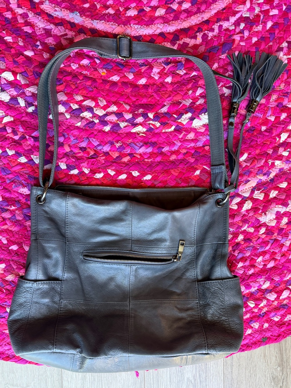 Source Unknown Grey Leather Shoulder Bag with Tassel Pulls